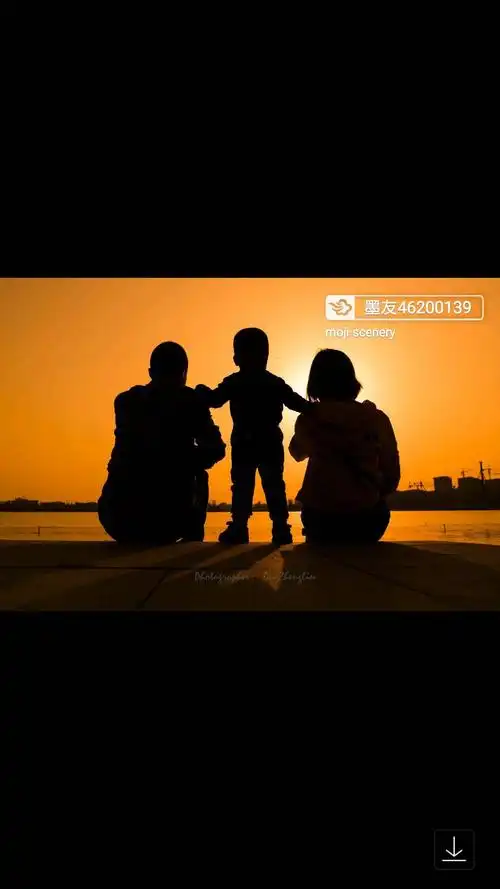 看着儿子背着书包的背影