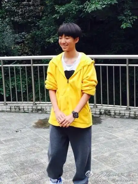 王俊凯的高中毕业照