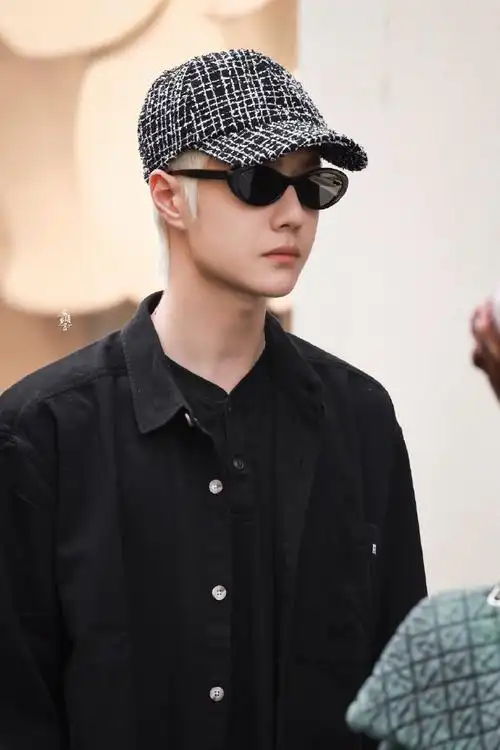 狼尾发型到7915秀场造型2024chanel春夏超超季首穿香奈儿 王一博