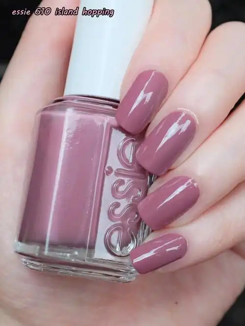 我居然在家里找到一个勾边跟这个指甲油颜色很像的植物这颜色也很日系