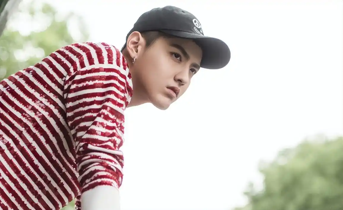 吴亦凡近照疑似曝光,发福到认不出来,当上"副班长"仍坚持写歌