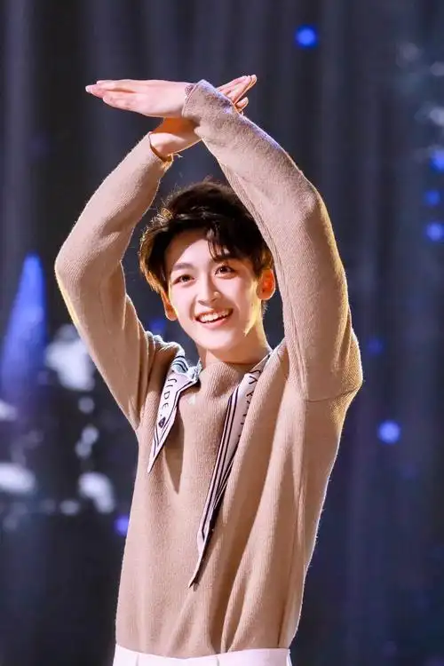 创造营第二次公演 何洛洛携《宝藏男友》组引爆舞台