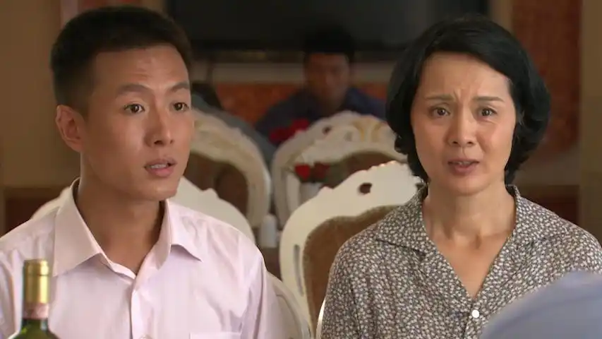 《养父的花样年华》养母不害臊非住朗德贵家,众儿女都被整无语了