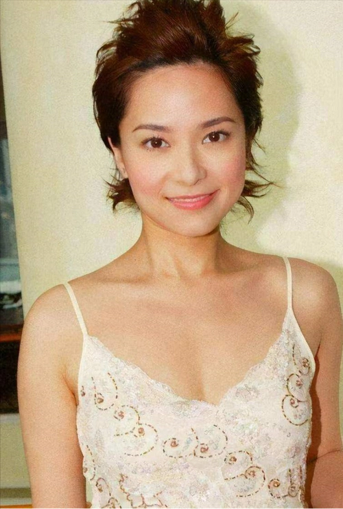 混血港姐郭羡妮:倒贴3套房下嫁到河南农村,被小6岁丈夫宠成宝