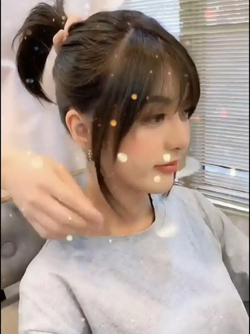 减龄10岁的女生发型 这个刘海简直绝了 8215简单易打理的锁骨发