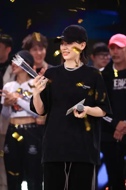 物料|恭喜李斯丹妮获得蒙面舞王第二季齐舞金奖,揭面舞台直拍街舞