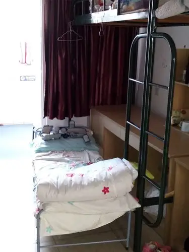 三栋宿舍犹如三艘航母,载着六中学子的梦想驶向远方宿舍和教学楼这么