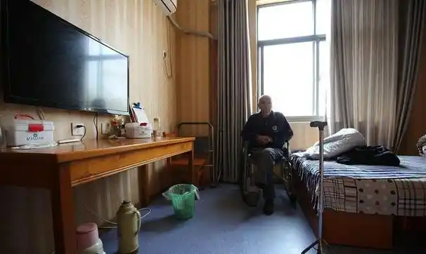 然而,令人惊讶的是,许多老人在养老院生活得非常开心.