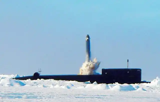 潜艇试射r29r轻舟洲际导弹失败,俄两型潜射导弹都有可靠性问题_弹道
