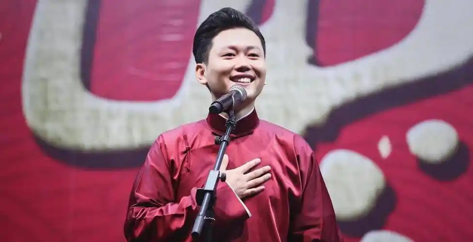 原创孟鹤堂成名后老观众感叹曾经那个小伙计如今也已经成了角儿了