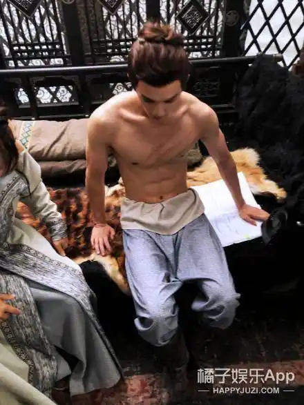 看完《长歌行》之后:吴磊和热巴?哪有什么cp感啊?吴磊还是个孩子.