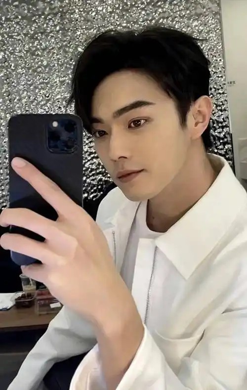 明星许凯写真集:气质男神,温文尔雅