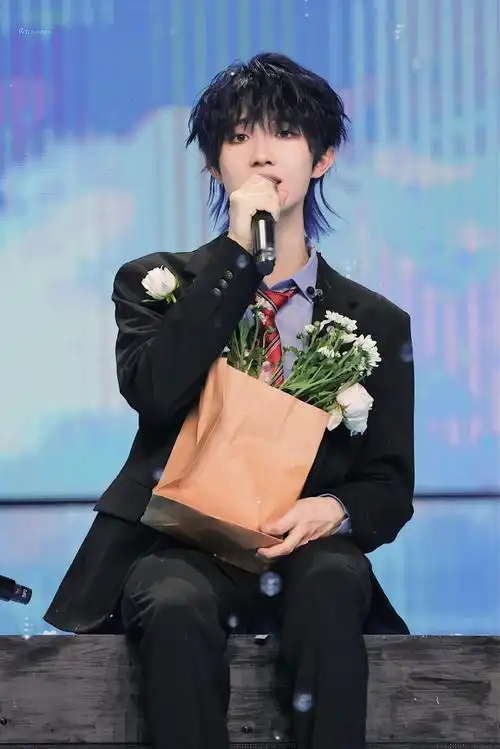 今日星拍放送##苏新皓蓝发