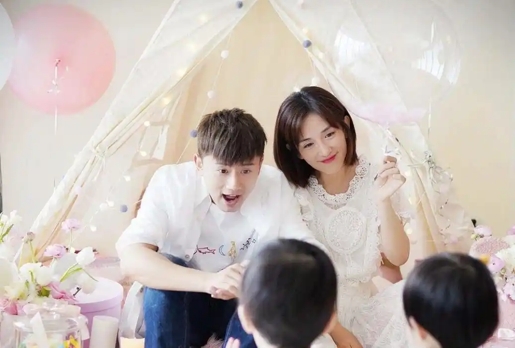 张杰谢娜室内拥吻,真情时刻流露,是对可爱的明星夫妻