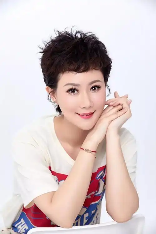 叶翠《大地欢歌》作词:李劲,作曲:王路明_中国