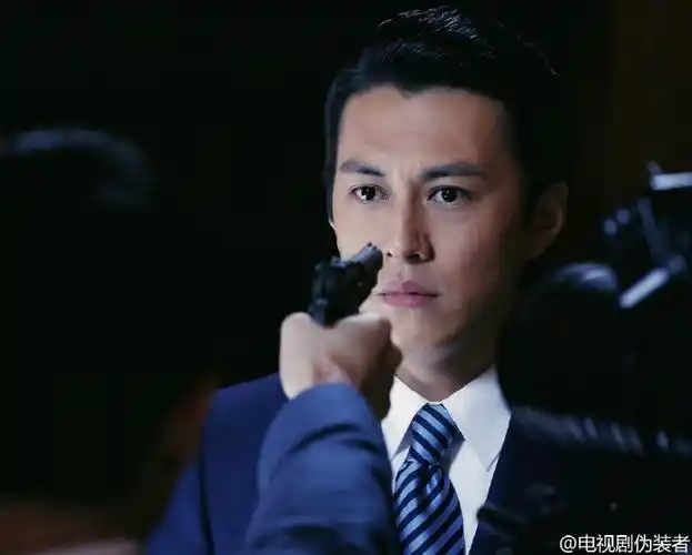 这也是靳东时隔八年再演谍战剧!今日开播来看新角色陆风啦! !