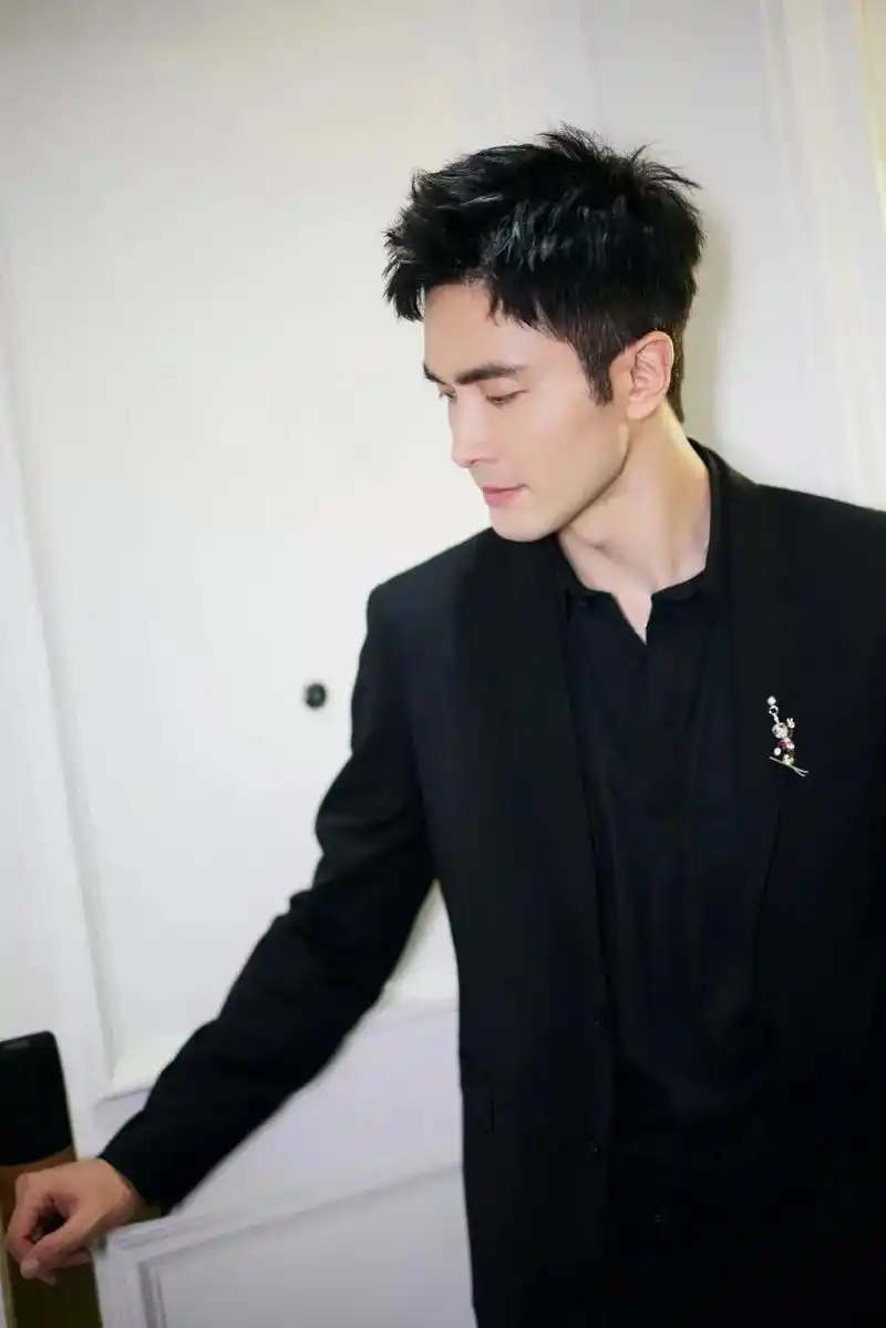 看看# 高伟光 又是一组照片,晚宴好帅好帅哦  - 抖音