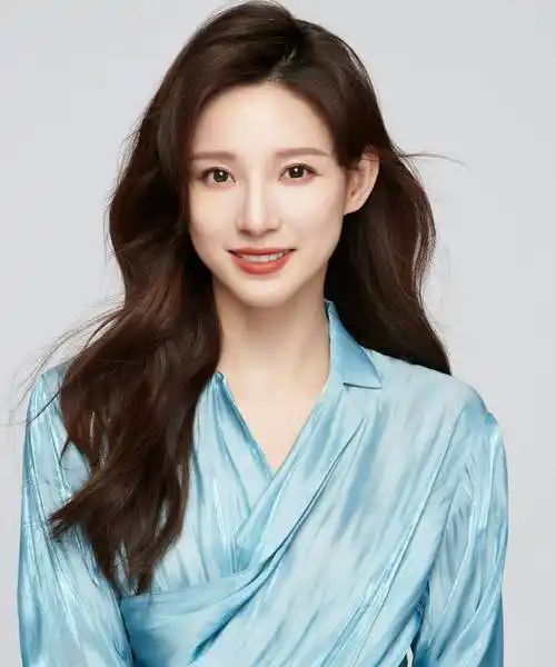 原创电视美女马凡舒晒生活照穿瑜伽裤秀大长腿马甲线明显惹人羡慕