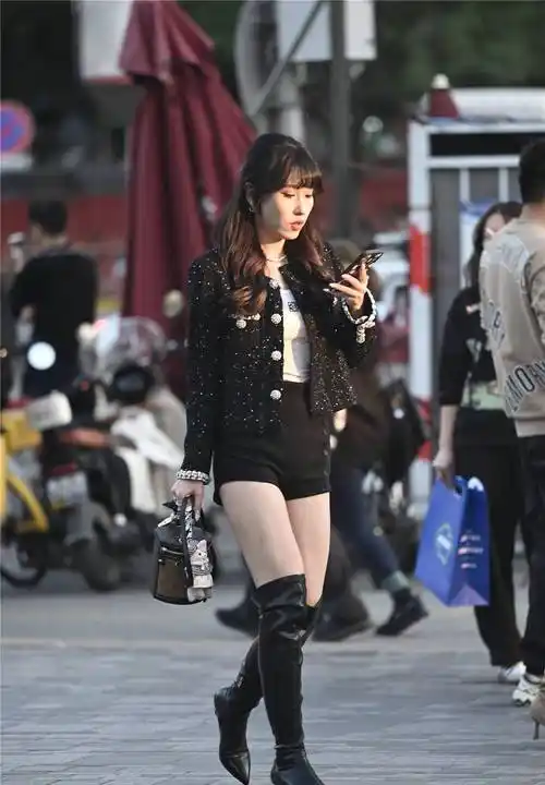 秋冬季节的长靴搭配,过膝的好看,还是不过膝更受欢迎呢?