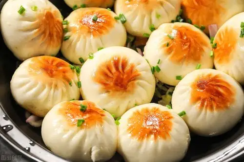 做生煎包时,掌握4个诀窍,内里多汁,松软酥脆,个个鲜香好吃