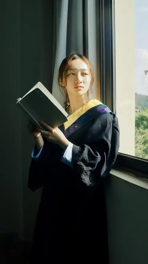 昆明毕业照单人照呈贡大学城