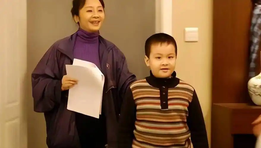 原创演员唐静曾深爱过王新军分手后东山再起儿子是精神支柱