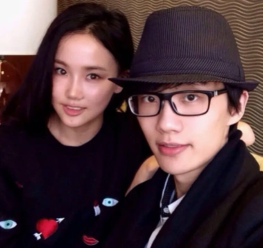 黄龄新恋情曝光!和男友车内亲吻被拍,她终于找到真爱了?