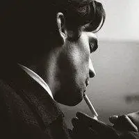 男人点烟霸气图片点击鼠标右键下载