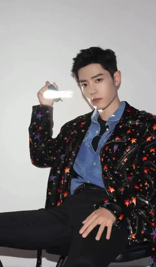 肖战美图十三从剪寸头开始,更心动了(上篇)_飞吻_的力量_造型