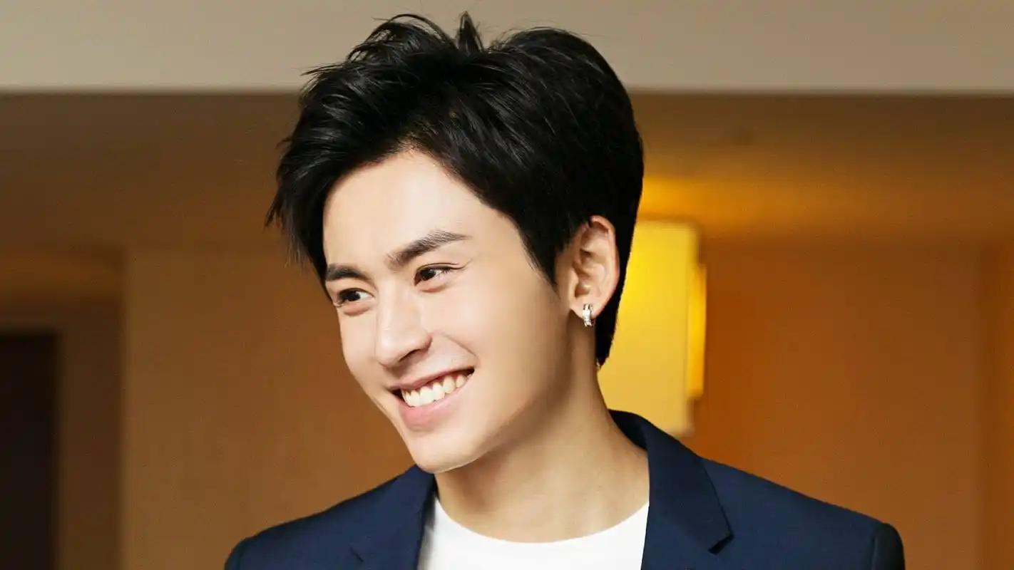 小鲜肉张哲瀚帅气写真高清电脑壁纸