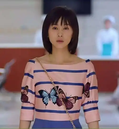 欢乐颂王子文曲筱绡明星同款蝴蝶印花一字领连衣裙