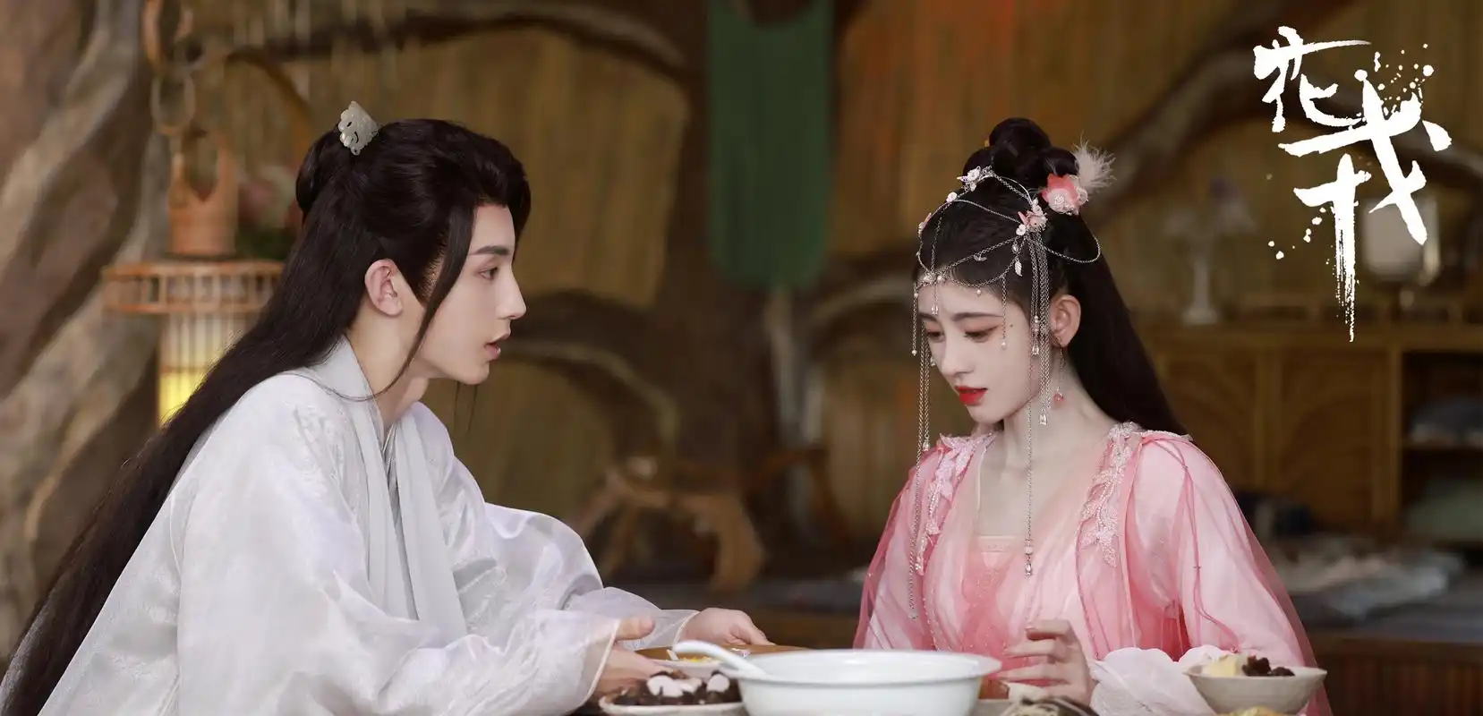 鞠婧祎,郭俊辰仙侠剧《花戎》原著小说讲了一个怎样的故事?