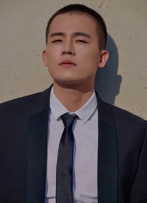 荷尔蒙爆棚的寸头男演员:千玺复古,张一山痞帅,谢静意料之外