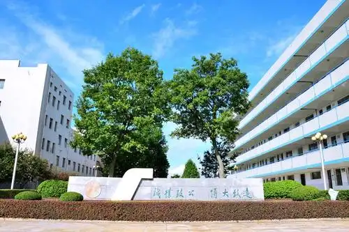 2019校园春景图 - 太湖朴初中学