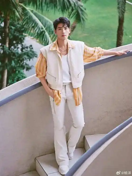 帅气男星—杨洋