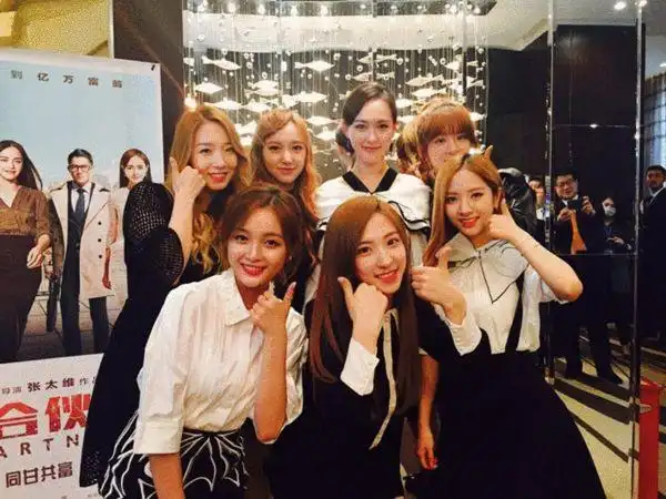 宇宙少女与谭晶[保存到相册]0宇宙少女红毯亮相[保存到相册]0