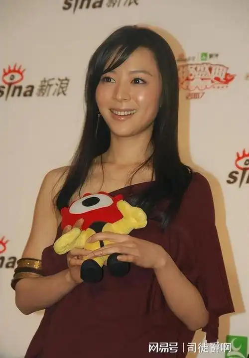 号称导演收割机再被太太团联合封杀张静初都经历了什么