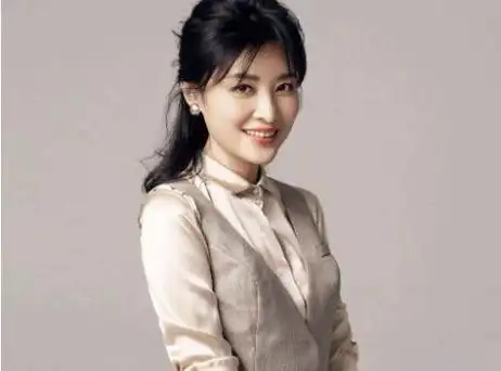 央视女主持人周涛与董卿不同路同样辉煌