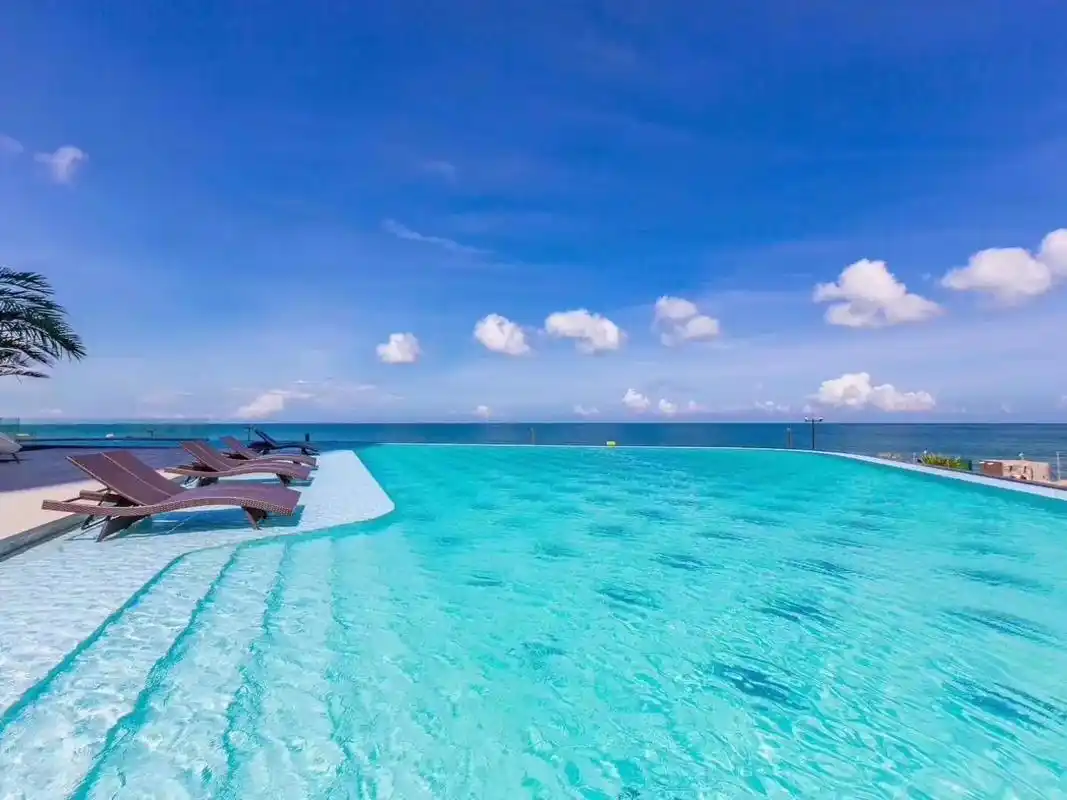 住一步沙滩别墅,观望无敌海景.双月湾一步沙滩别墅,拥有6房9 - 抖音