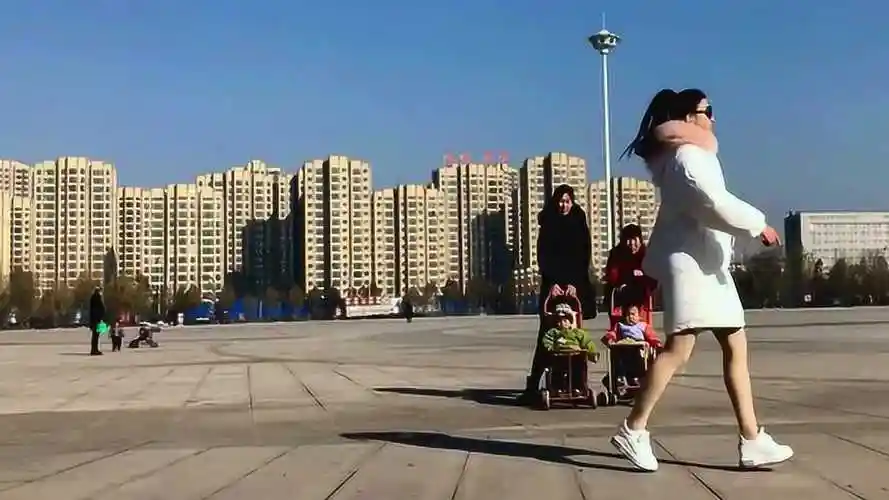 青青世界广场舞60步鬼步舞《何时了却这牵挂》附分解教学