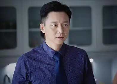 此人是张嘉译同学,配角的戏主角的演技,一般人不敢和他演对手戏