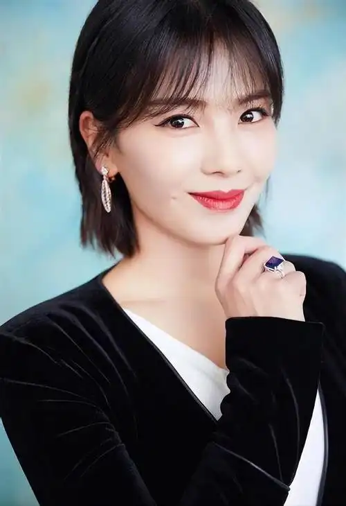 善恶到头终有报!40岁无人敢娶的蒋欣,彻底活成了一个笑话?