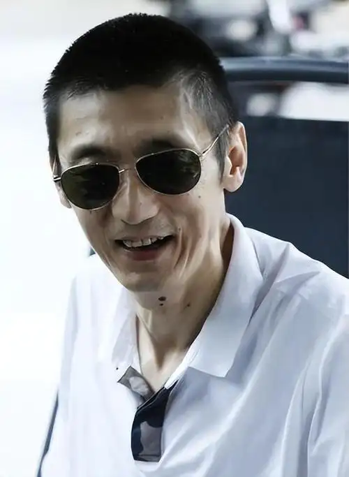 但奈何当时出演这部剧的男主是张嘉译,两人可是非常要好的朋友.