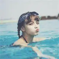 水里游泳头像女
