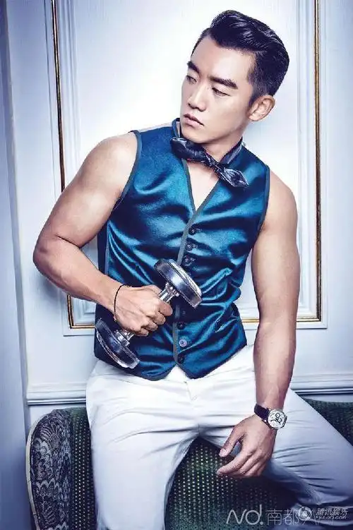 郑恺杂志大片曝光 小猎豹成熟了!