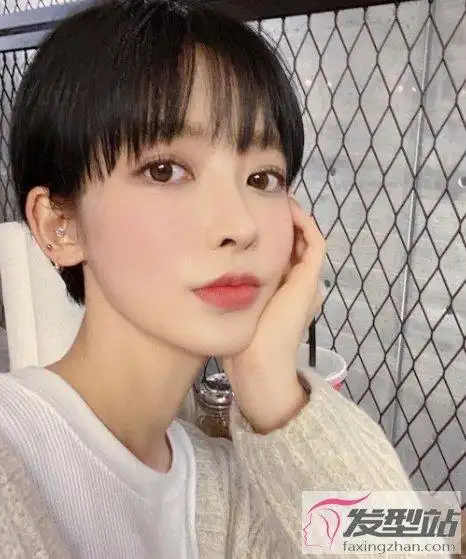 女生简约短发发型怎么剪 不染不烫美得刚刚好