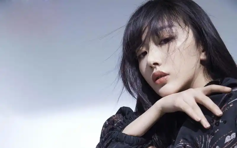 美女孔雪儿图片壁纸-美女壁纸-高清美女图片-第5图-娟娟壁纸