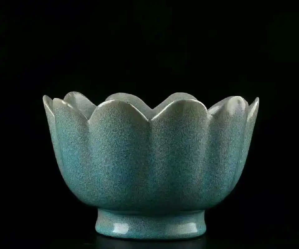 北宋汝窑莲花碗.#单色釉 #官窑 #宋瓷 #藏品 #陶瓷 - 抖音