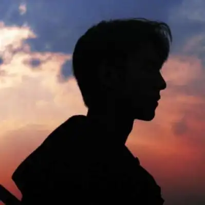 情绪低落孤单伤感颓废男生头像我也不想堕落就是无法开心