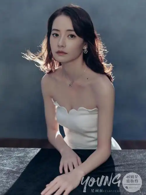 组图:柴碧云最新时尚大片曝光 光影间展现素雅自然一面